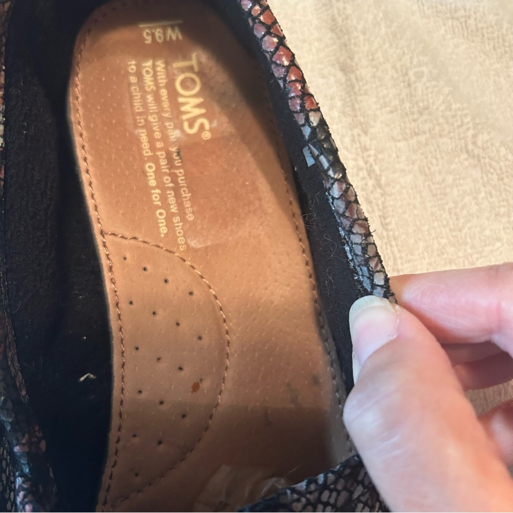 Toms Shiny Floral Patterned Flats Sz 9.5 Comfort Walking  Dressy Feminine Pretty - Picture 8 of 8
